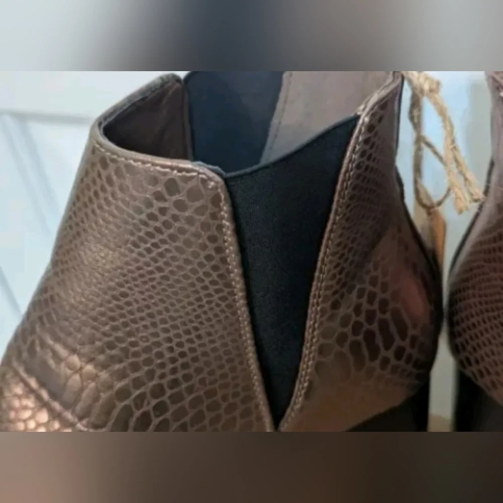 New Seven 7 Madison Python Boots Copper Tone Point Toe Chrome Accent Size 9.5